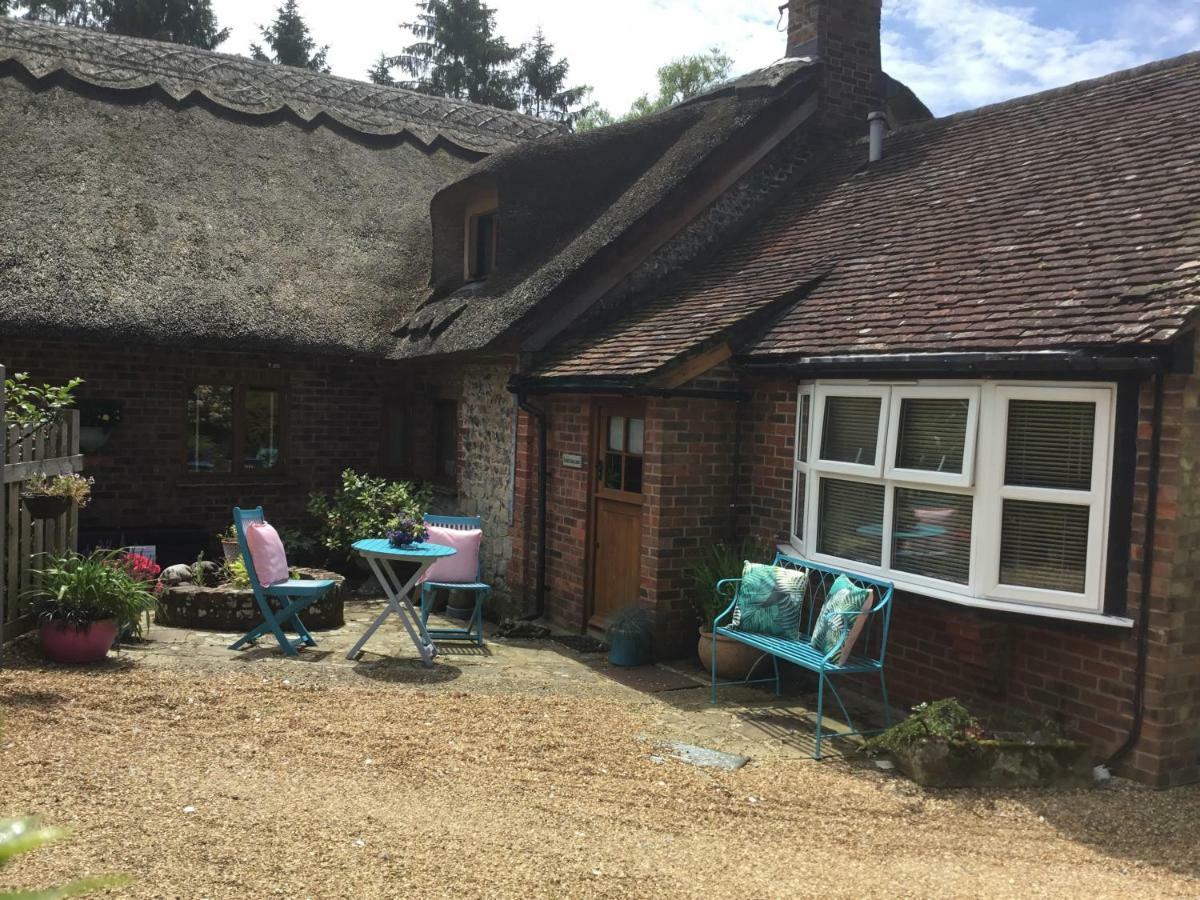 Thatched Cottage Pulborough Esterno foto
